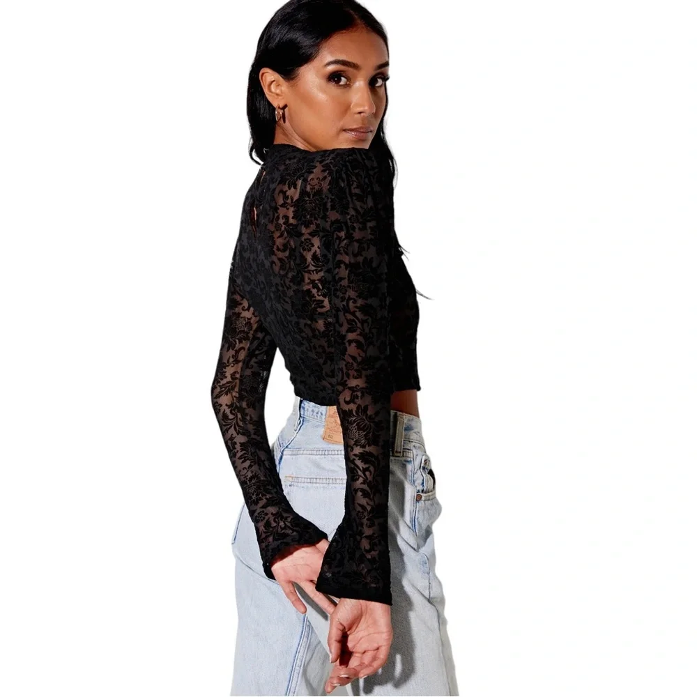 || NEW || Motel Black Floral Sheer Fitted Cropped Long Sleeve Women’s XS - Picture 2 of 7